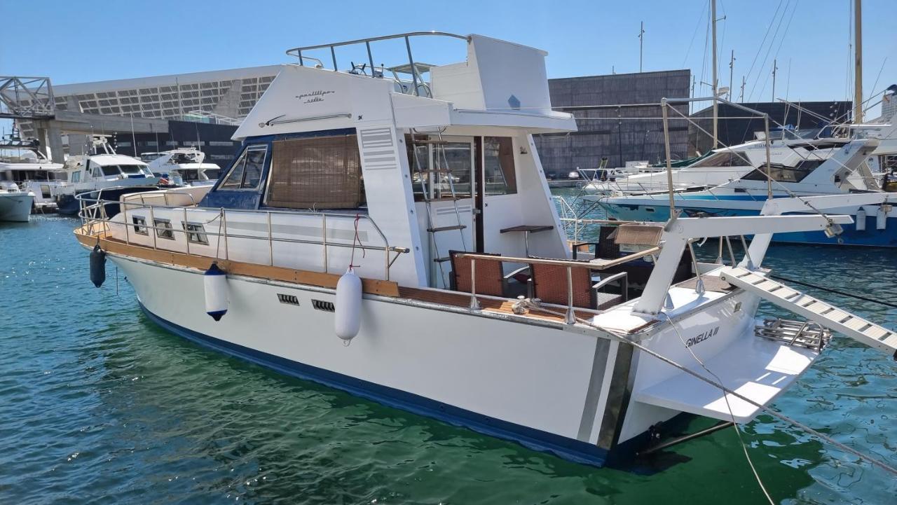 Charming Boat House In Barcelona With Big Terrace And Solarium Hotel en barco Sant Adrià de Besòs