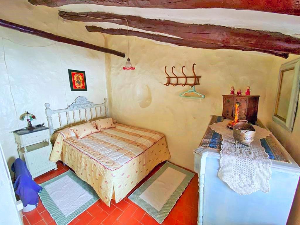 Vivienda De Estilo Rustico Con Piscina La Grana