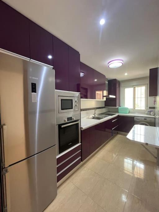 Apartamento A Pie De Playa Con Vistas Al Mar. *