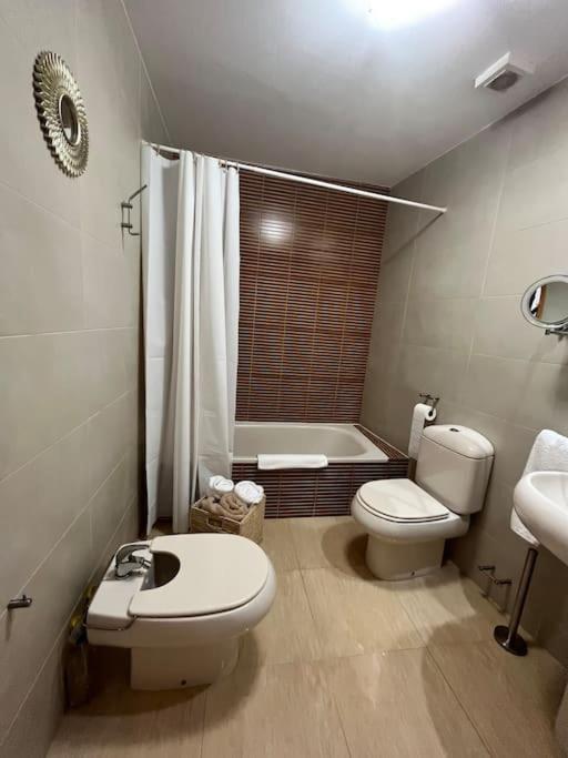 Apartamento A Pie De Playa Con Vistas Al Mar. *