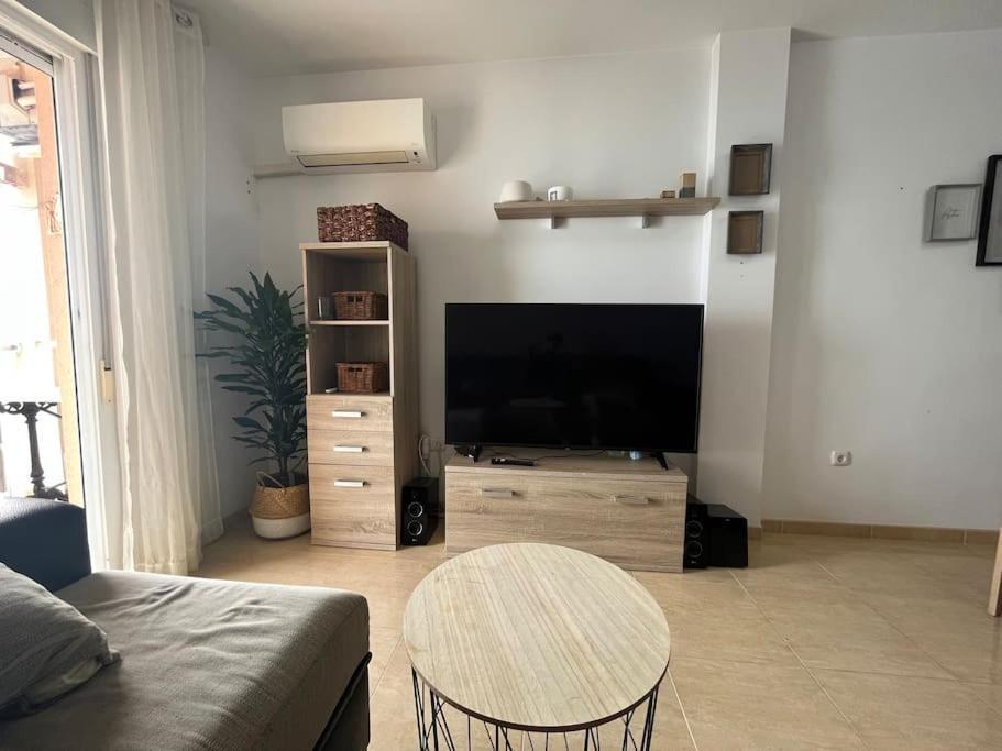 Apartamento A Pie De Playa Con Vistas Al Mar. Sorvilán