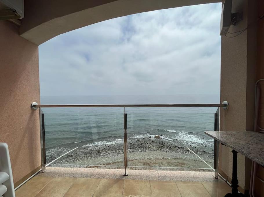 A Pie De Playa Con Vistas Al Mar. Apartamento Sorvilán