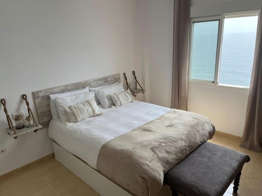 A Pie De Playa Con Vistas Al Mar. Apartamento Sorvilán