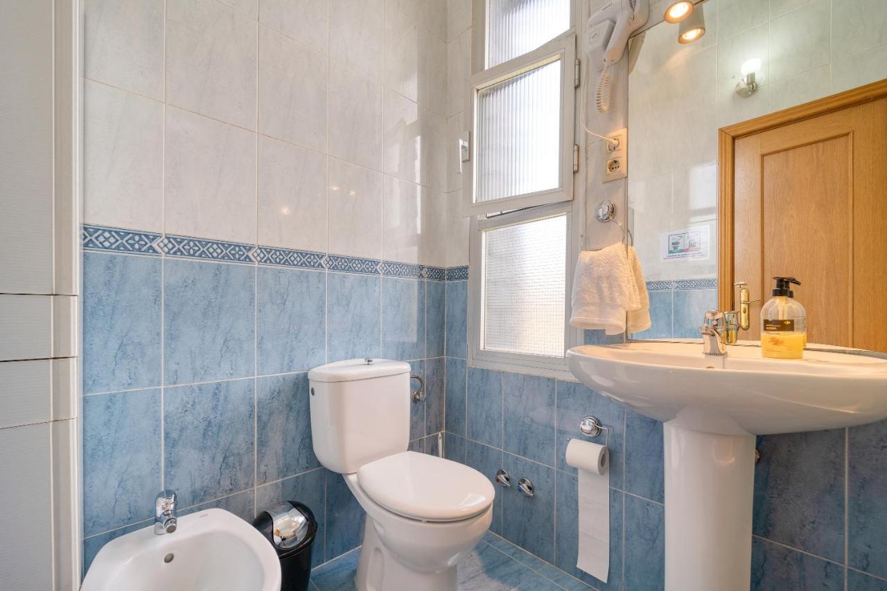 Guest house A Casacafe Madrid Pozuelo Estacion Private *