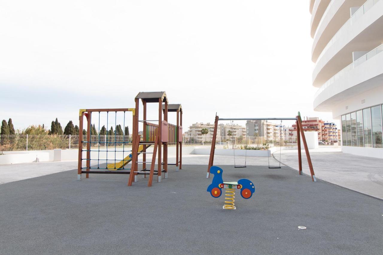 Global Properties, Con Terraza Y Vistas A La Piscina En Gran Canet