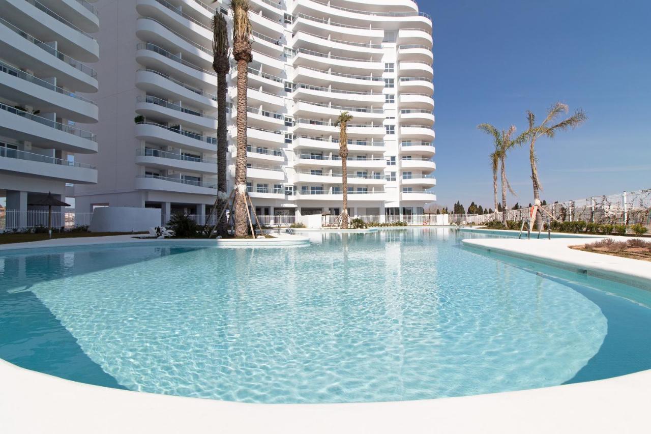 Global Properties, Con Terraza Y Vistas A La Piscina En Gran Canet Apartamento