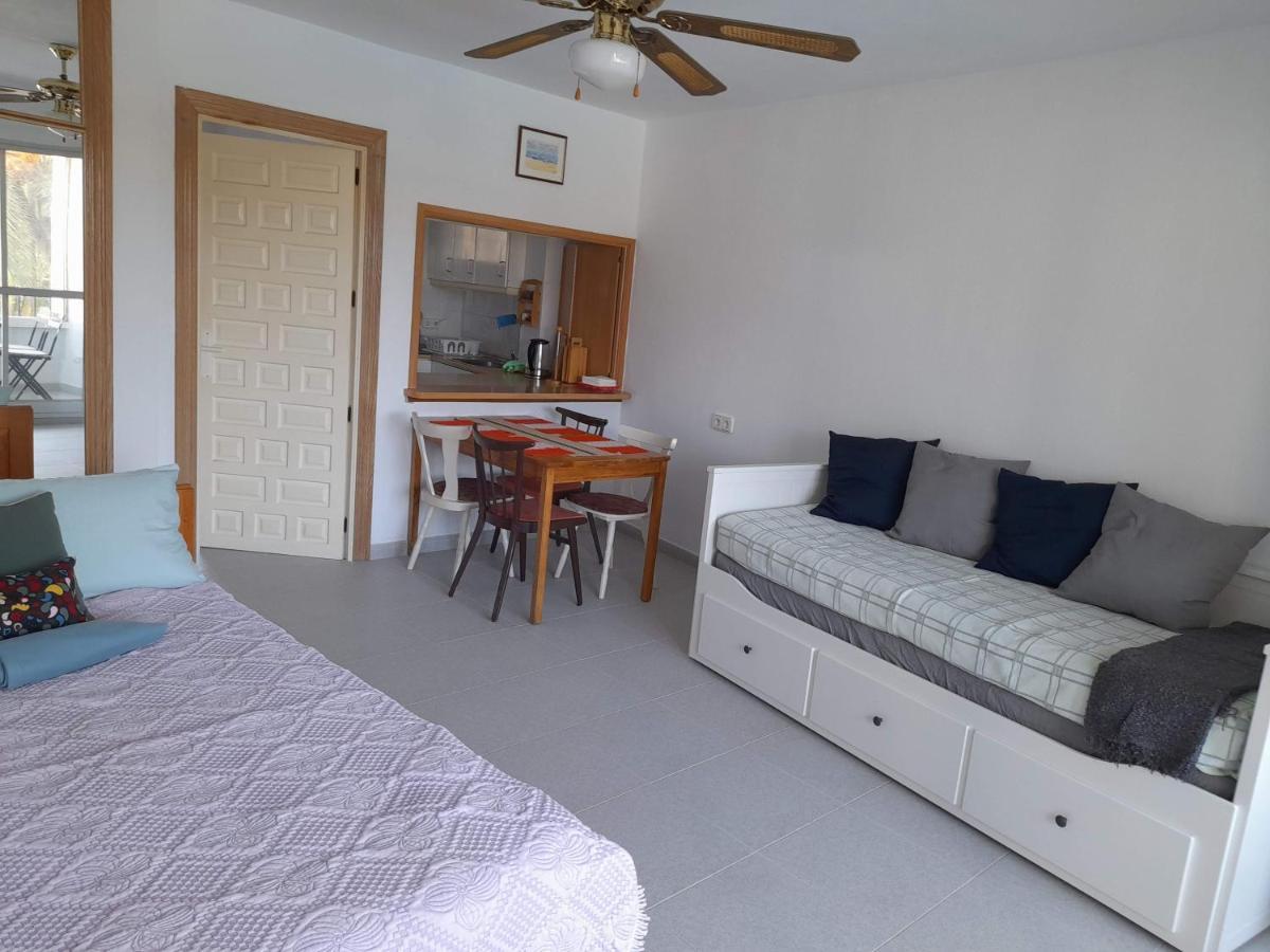 Apartment With Pool Near The Beach