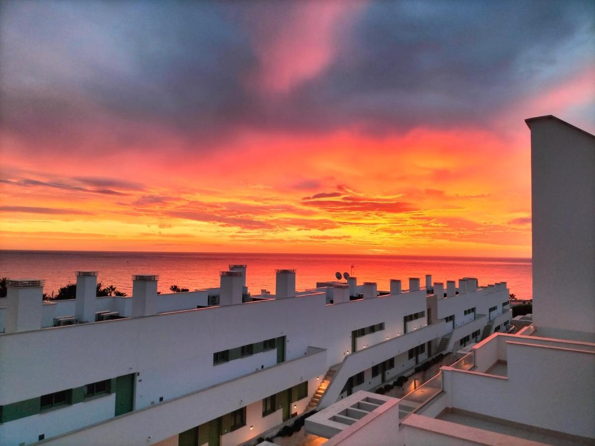 Sea View - Ultra Modern - Roof Terrace- Front Line *