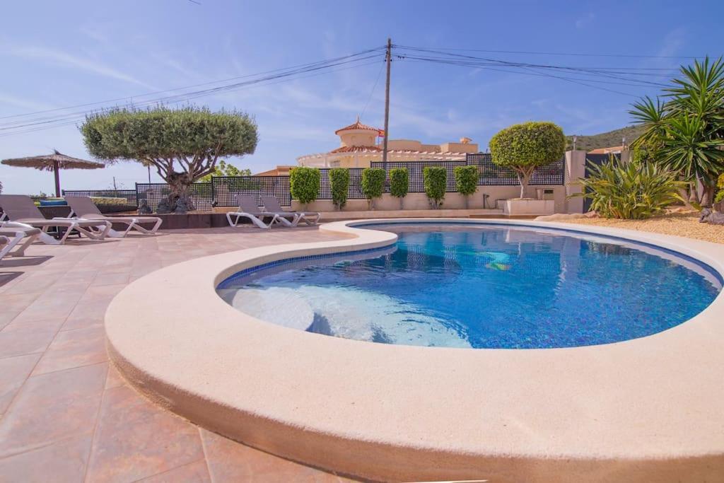 Moderna Con Piscina Villa *