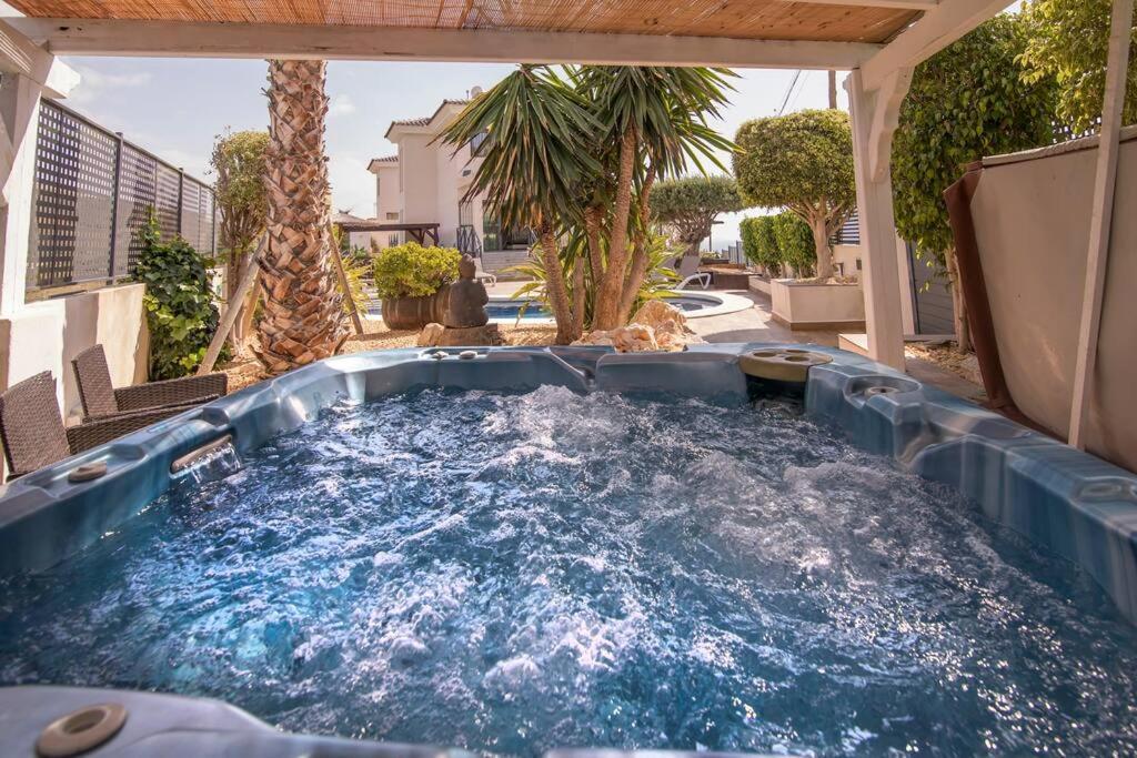 Villa Moderna Con Piscina *