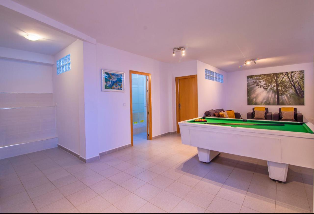 Moderna Con Piscina