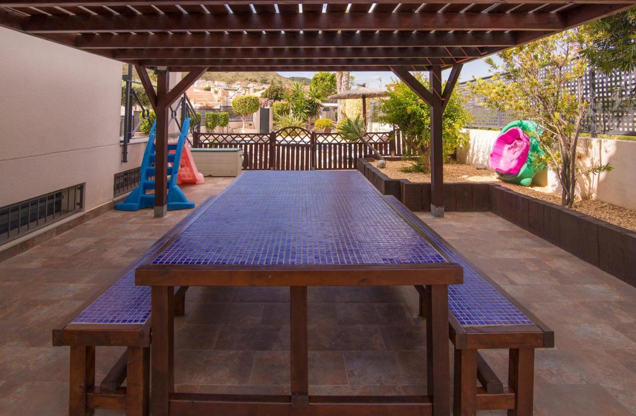 Moderna Con Piscina Villa