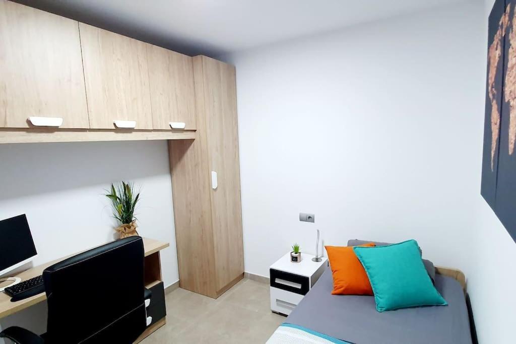 Habitación en casa particular Sunhouse - Hermoso Atico En El Pueblo - Aire Acondicionado Y Bbq Area Benicàssim