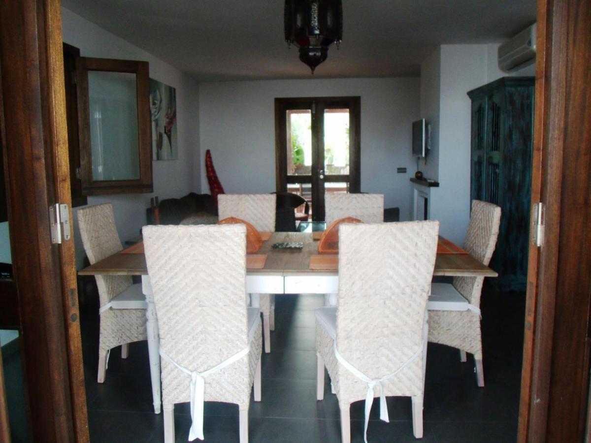 Villa - Spacious 10p With Communal Pool *