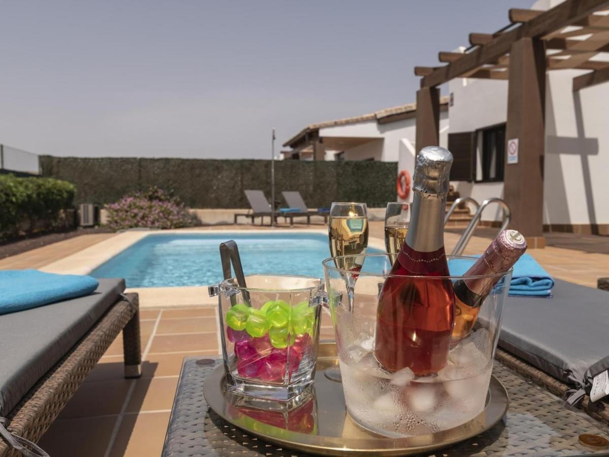 Lightbooking Pueblo Majorero Piscina Climatizada
