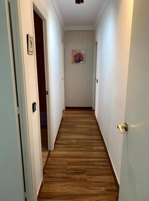 Excelente Piso En Apartamento *