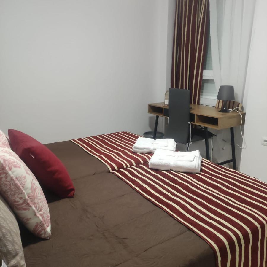 Jt Chiclana, ,parking, Aire, Wifi, Tv, Terraza Apartamento *