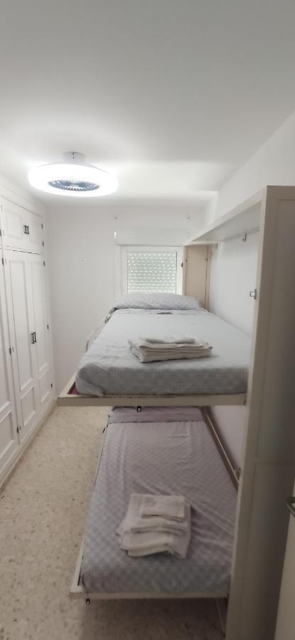 Jt Chiclana, ,parking, Aire, Wifi, Tv, Terraza Apartamento *