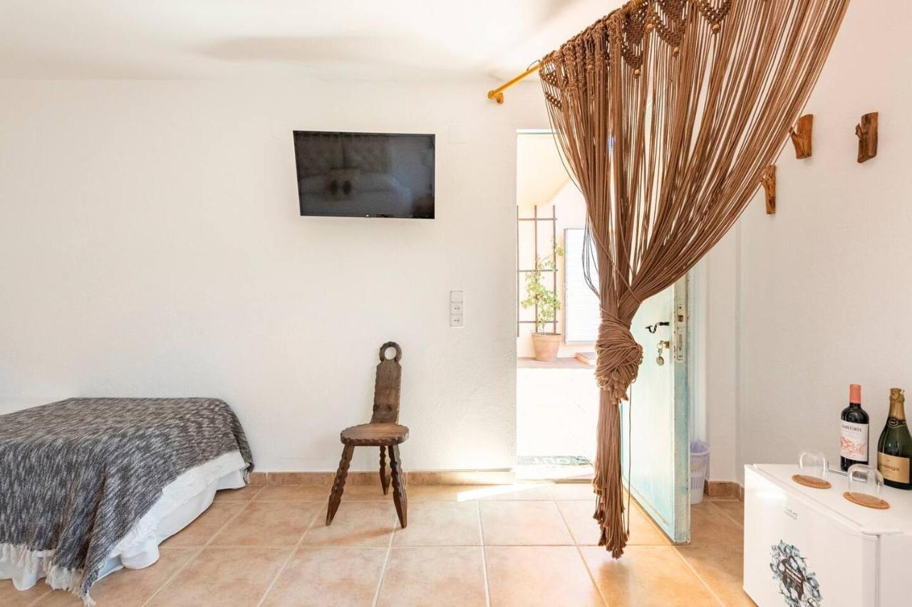 Aldeamia, Forest, Mountain View, At 8 Min Bed & Breakfast *