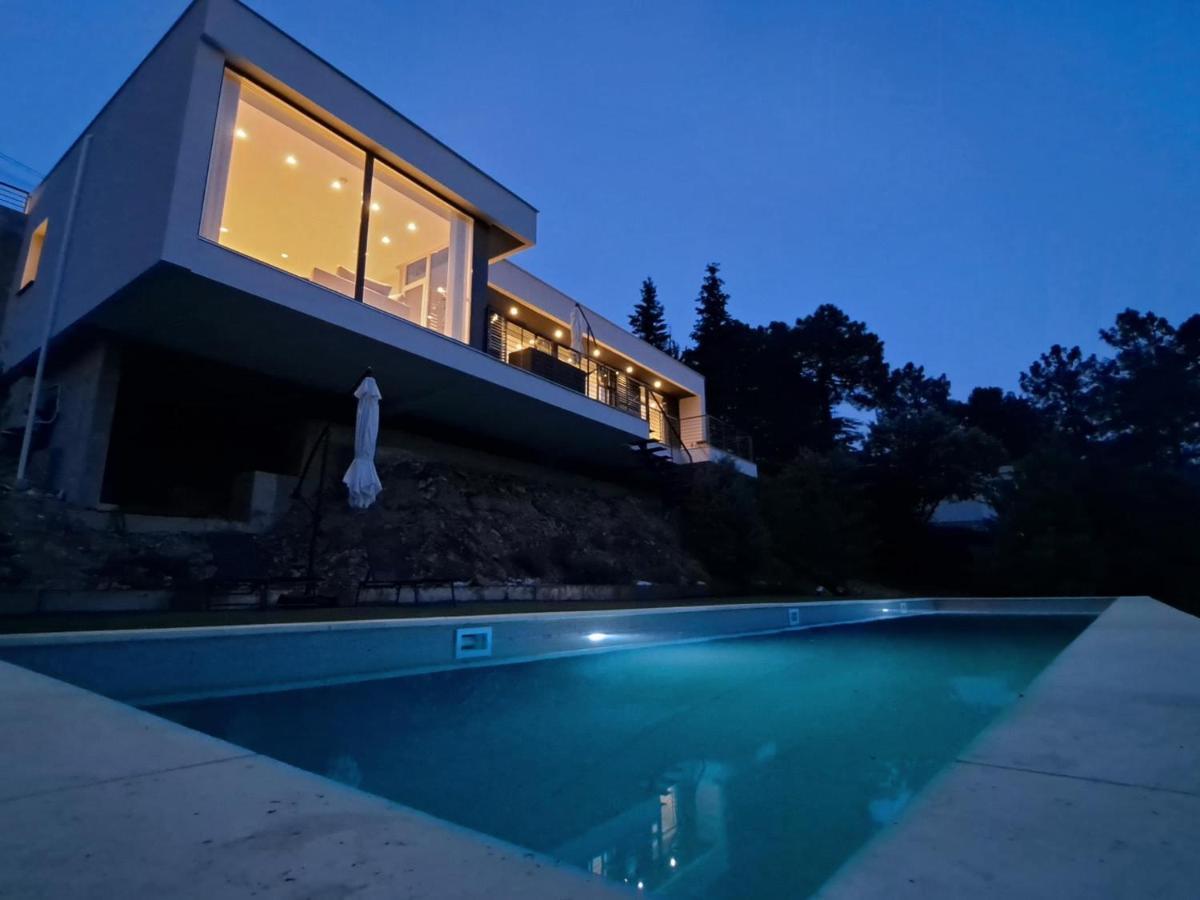 Con Piscina Y Vistas Espectaculares Holiday home
