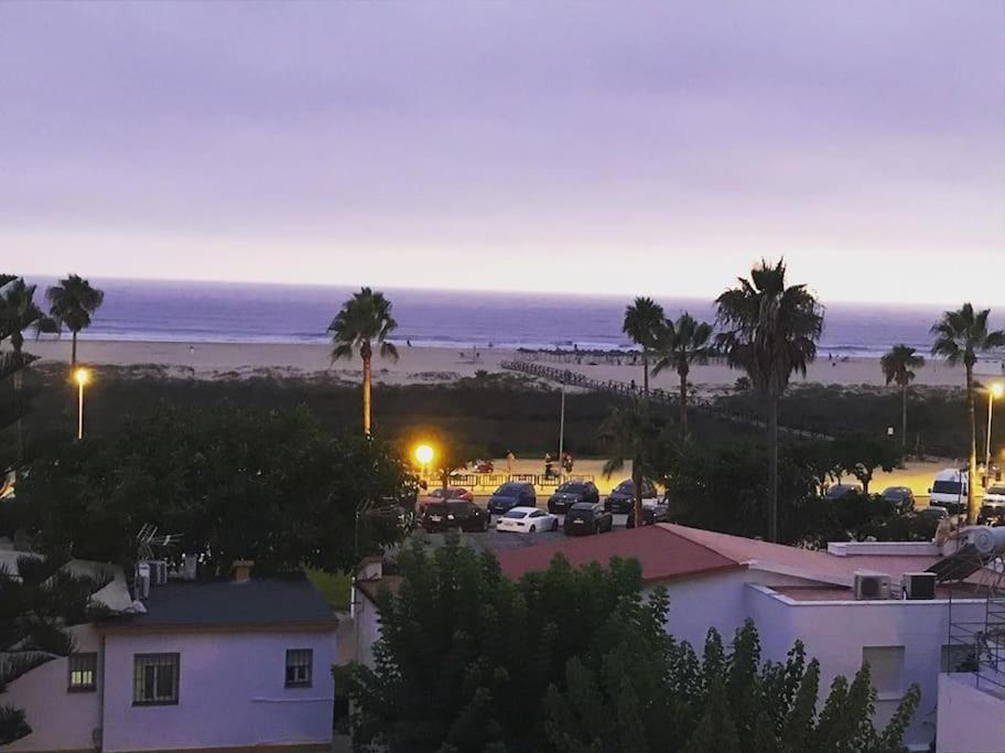 Junto A La Playa. Solo Familias Y Parejas