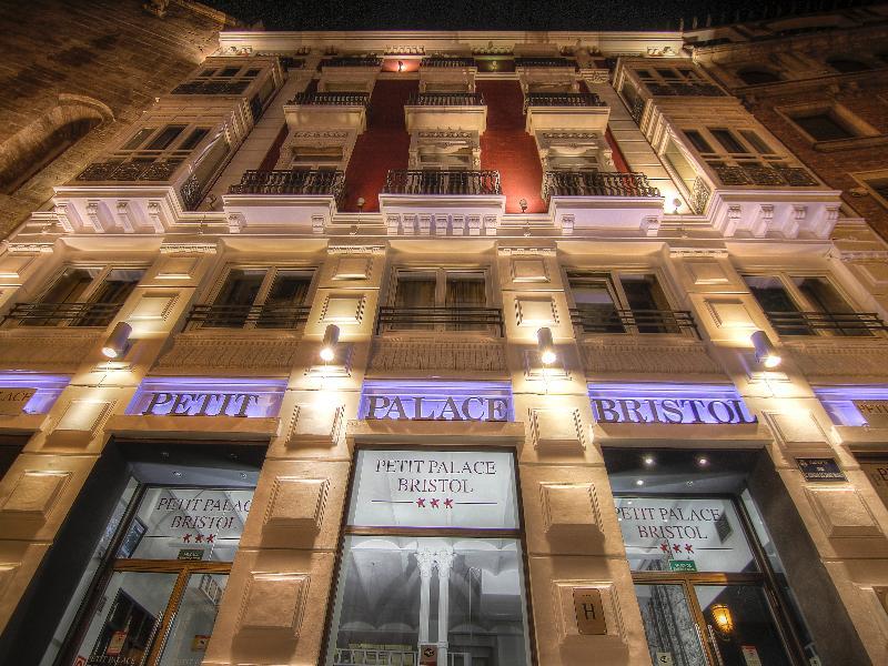 Petit Palace Plaza De La Reina 3*