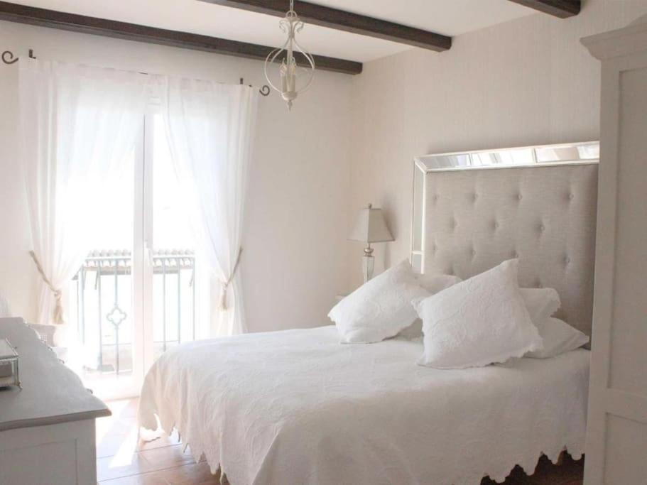 Stylish 3 Bedroom, 2 Bath With Sun Terrace, Gorgeous Sea Views, Air Conditioning, Wi-fi & Communal Swimming Pool Сasa de vacaciones *