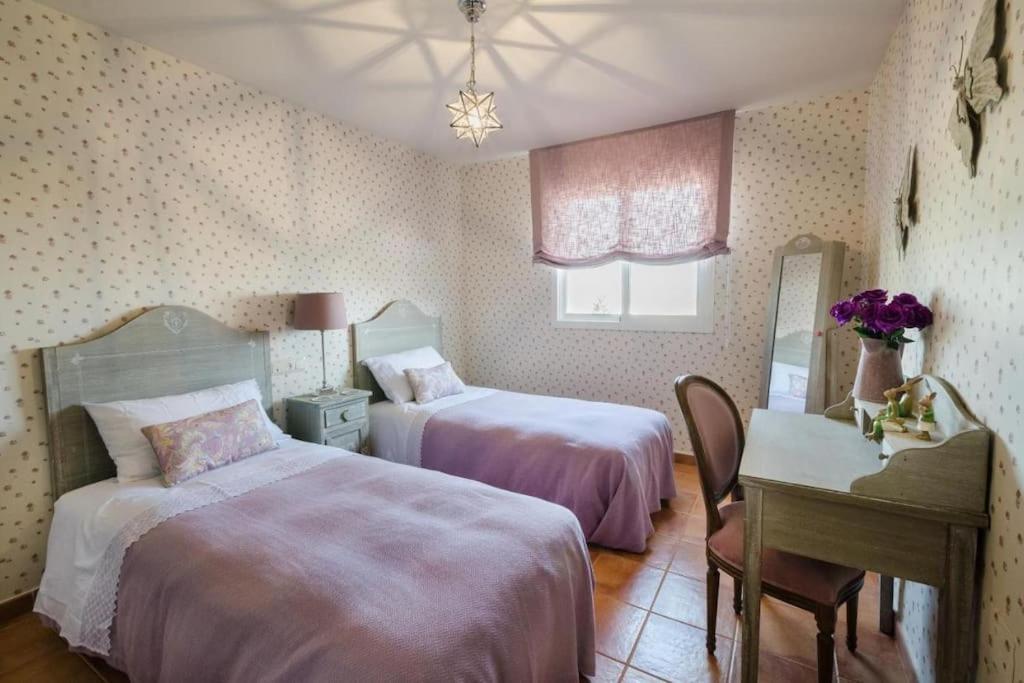 Сasa de vacaciones Stylish 3 Bedroom, 2 Bath With Sun Terrace, Gorgeous Sea Views, Air Conditioning, Wi-fi & Communal Swimming Pool