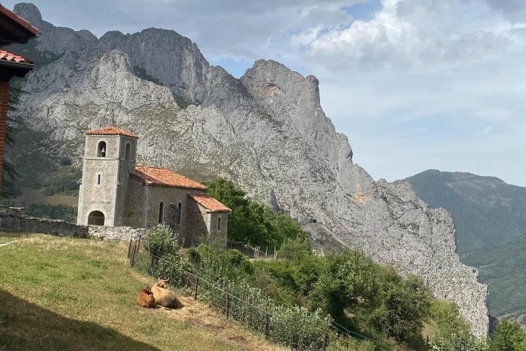 Holiday home Casa Rustica En Con Vistas A La Montana Dobres