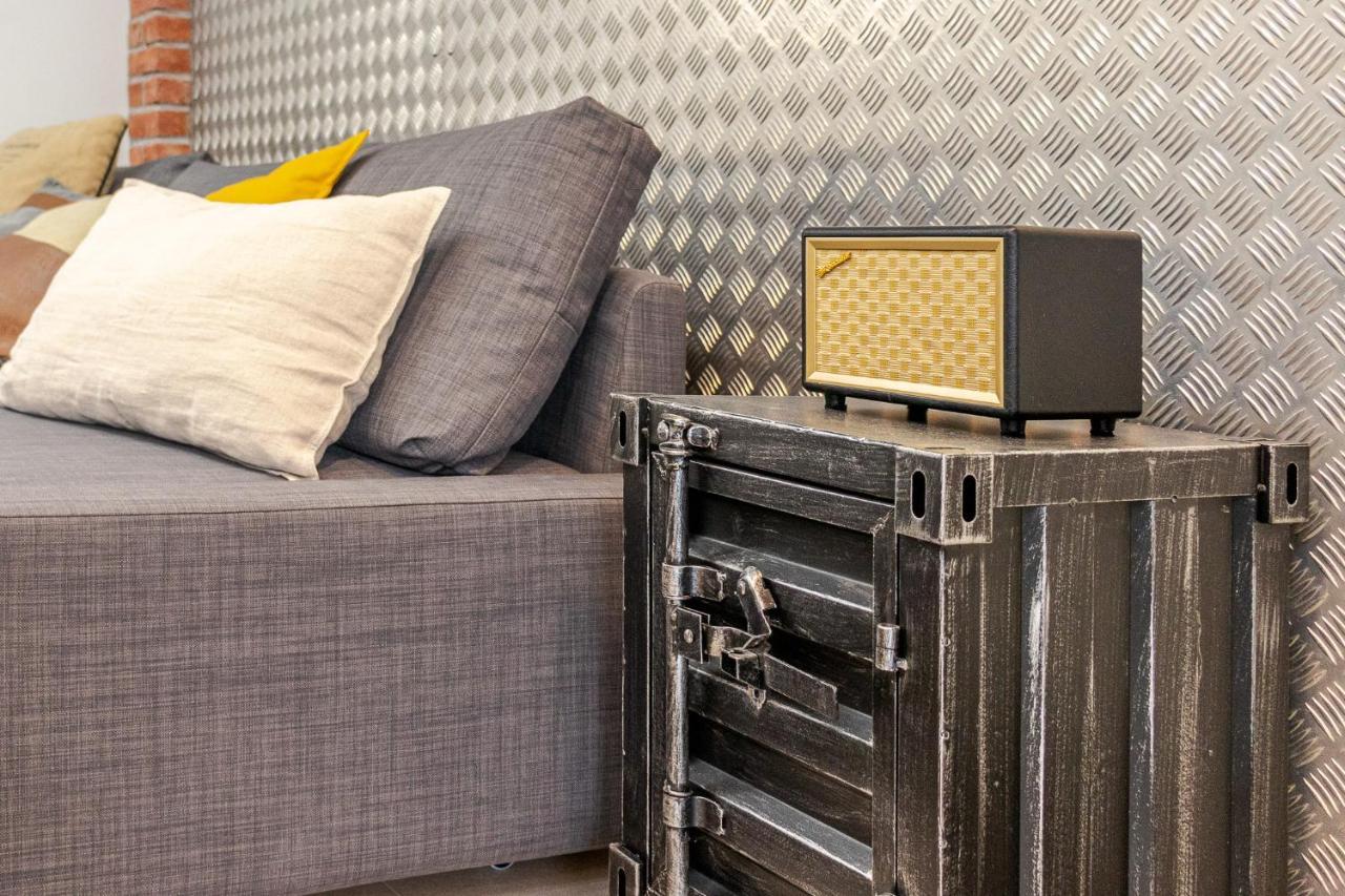 Flatguest Industrial Loft By Marina - Wifi Apartment *