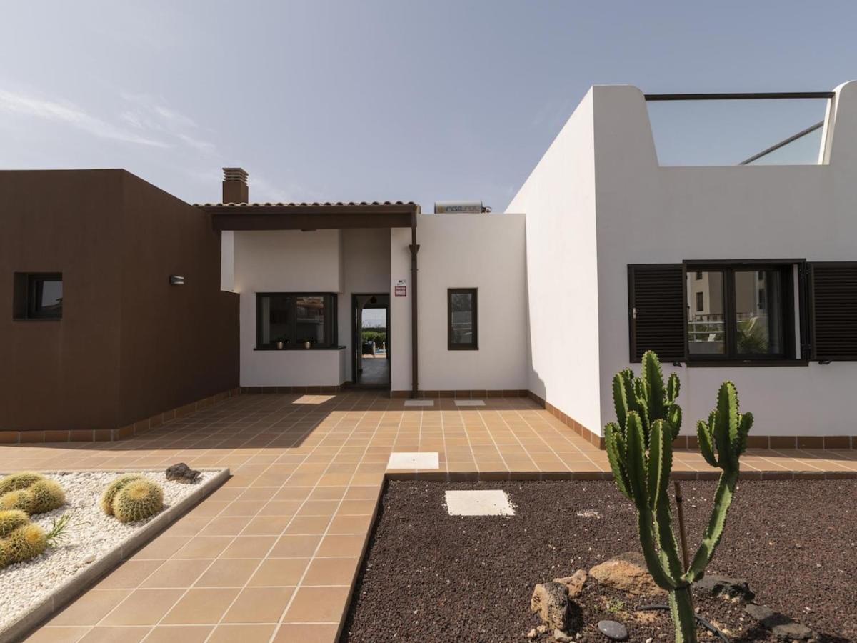Lightbooking Pueblo Majorero Piscina Climatizada