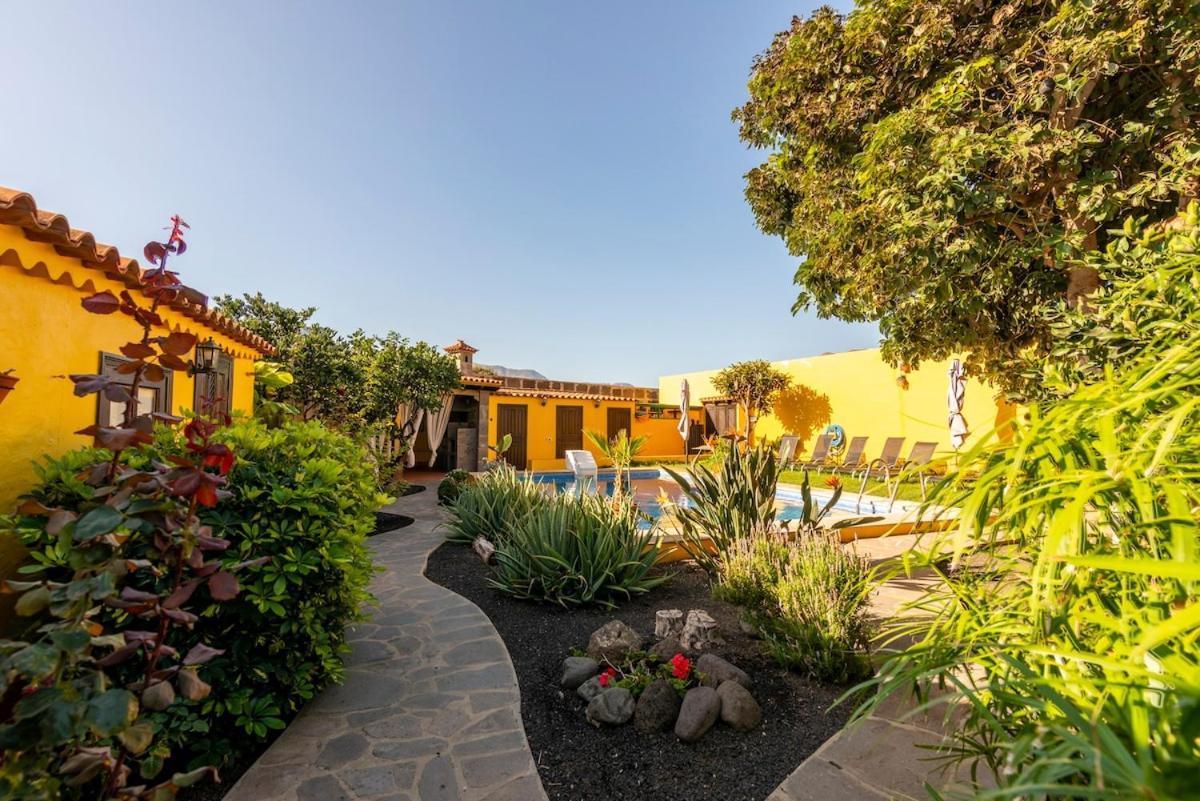 Con Piscina Privada Gran Jardín, Barbacoa Y Parking Villa Gáldar