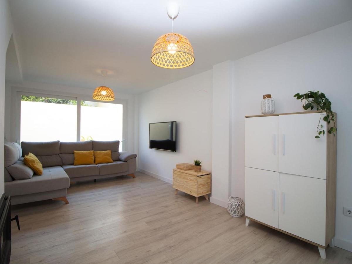 Casa con jardín privado a 300 metros de la playa, piscina Apartamento *