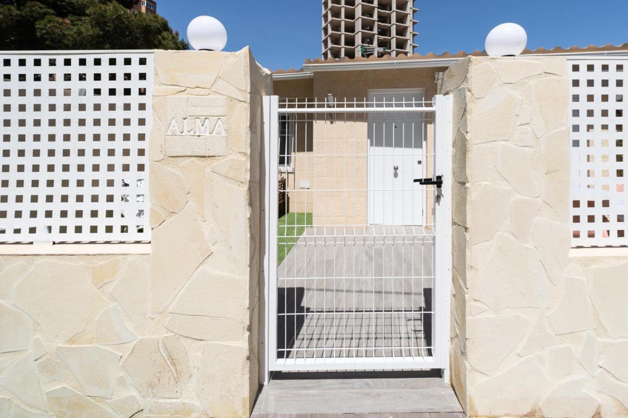 Alma Con Terreno Privado Y Parking Compartido - A 800m De Playa Poniente Сasa de vacaciones