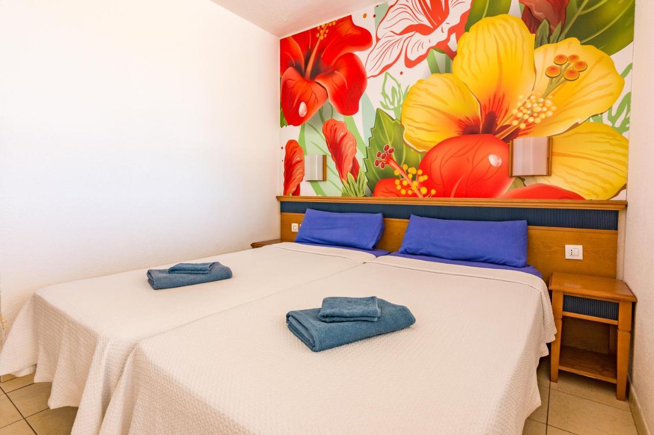 The House Of Nonni Ventura - Beachfront, Ocean View, Wi-fi, Aircon, Swimming Pool Apartment