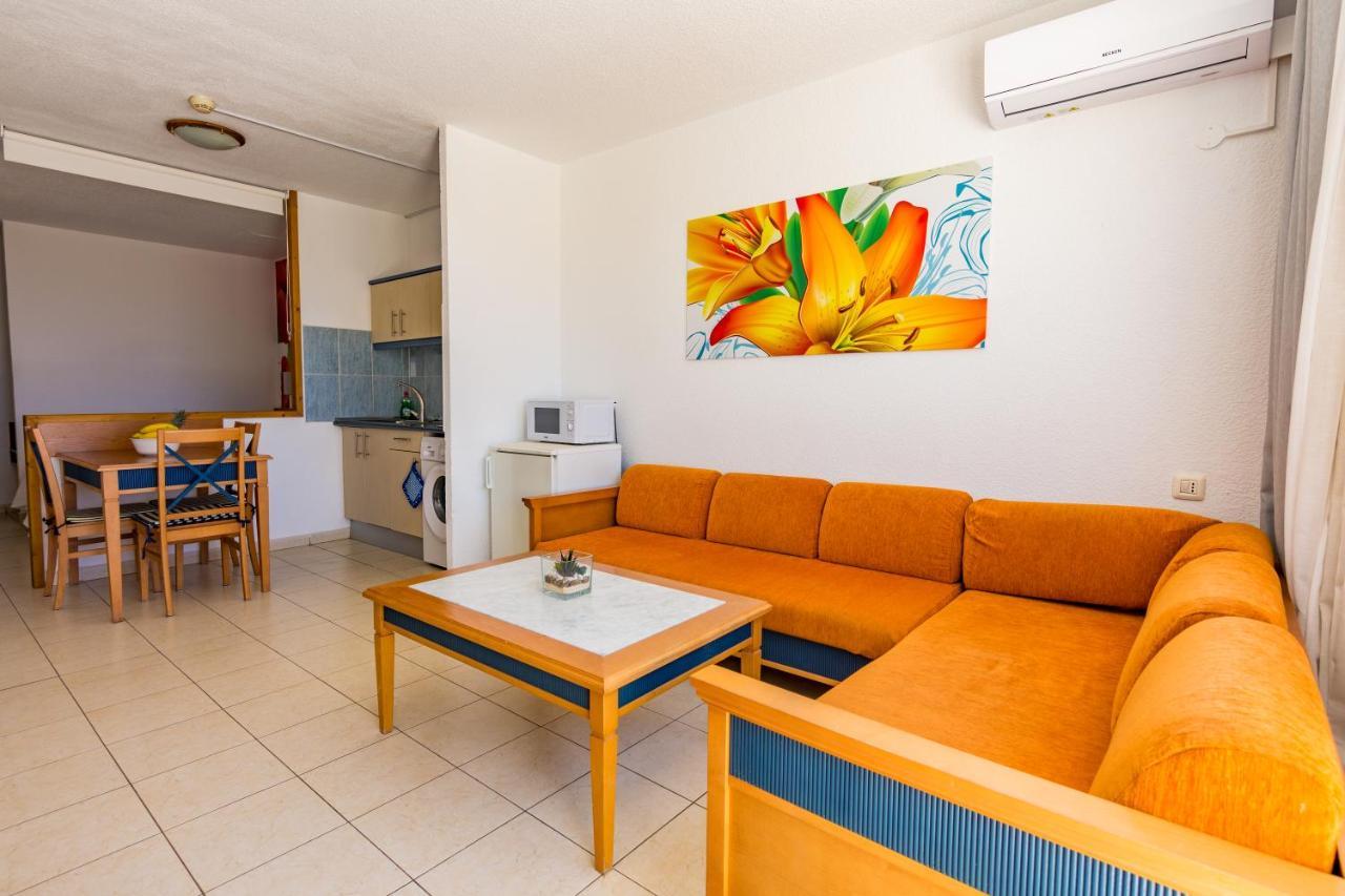 The House Of Nonni Ventura - Beachfront, Ocean View, Wi-fi, Aircon, Swimming Pool Apartment