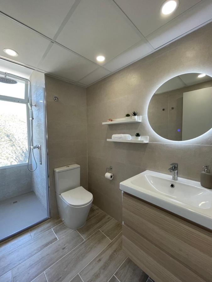 Apartamento Nuevo, Primera Linea De Playa, Con Piscina Y Vistas Al Mar