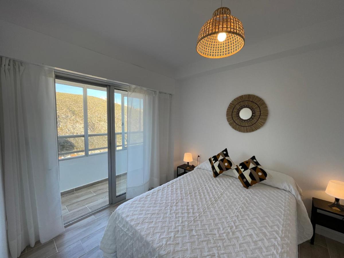 Apartamento Nuevo, Primera Linea De Playa, Con Piscina Y Vistas Al Mar *