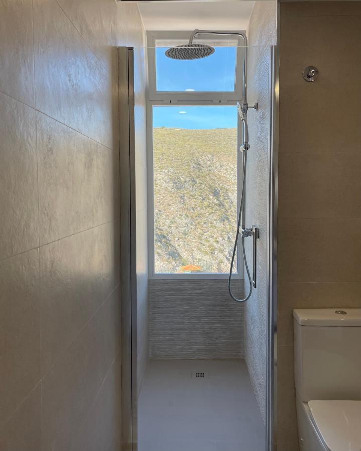 Nuevo, Primera Linea De Playa, Con Piscina Y Vistas Al Mar
