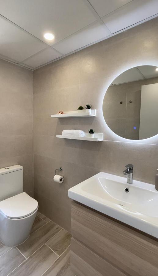 Nuevo, Primera Linea De Playa, Con Piscina Y Vistas Al Mar Apartamento *