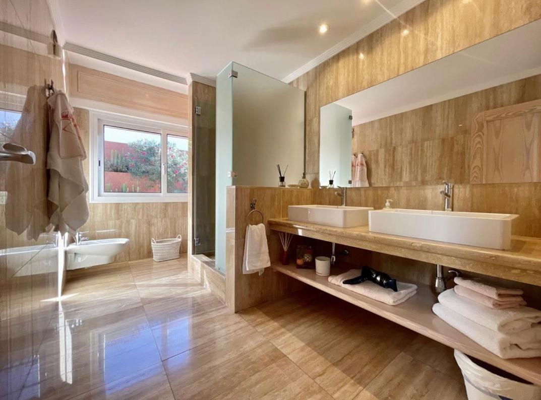 Amorio A Spacious Modern Getaway With A Private Heated Pool & Sea Views Villa Costa Adeje (Tenerife)