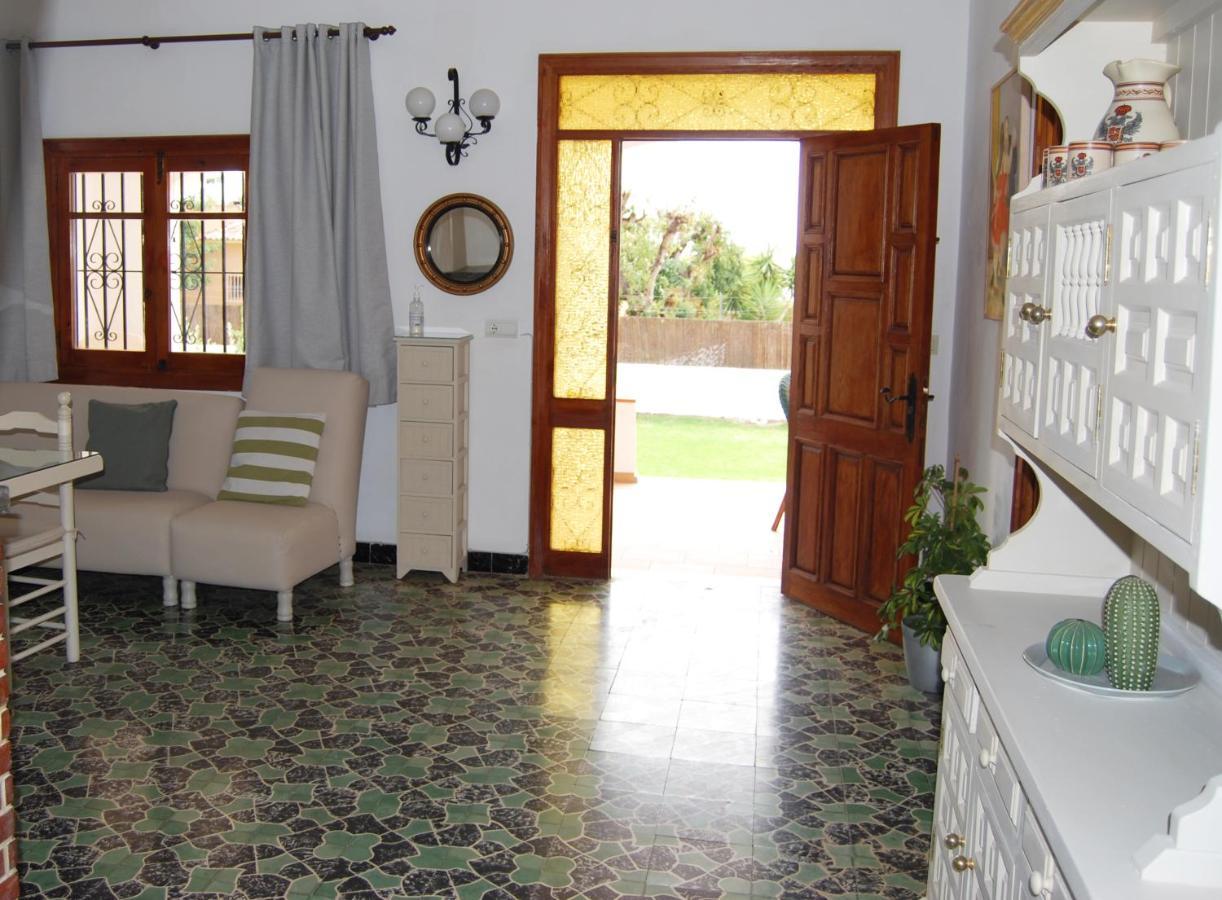 Maria Villa *