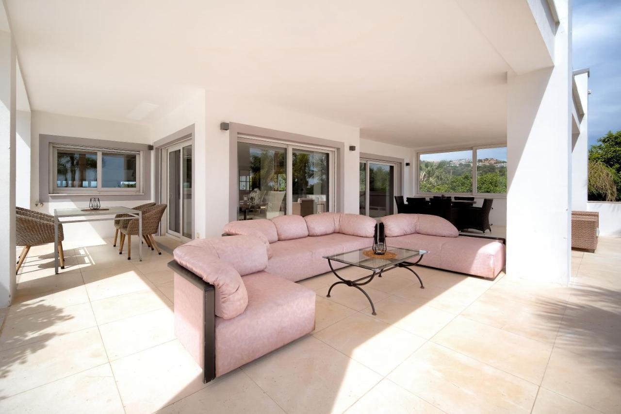 Uno Villa *