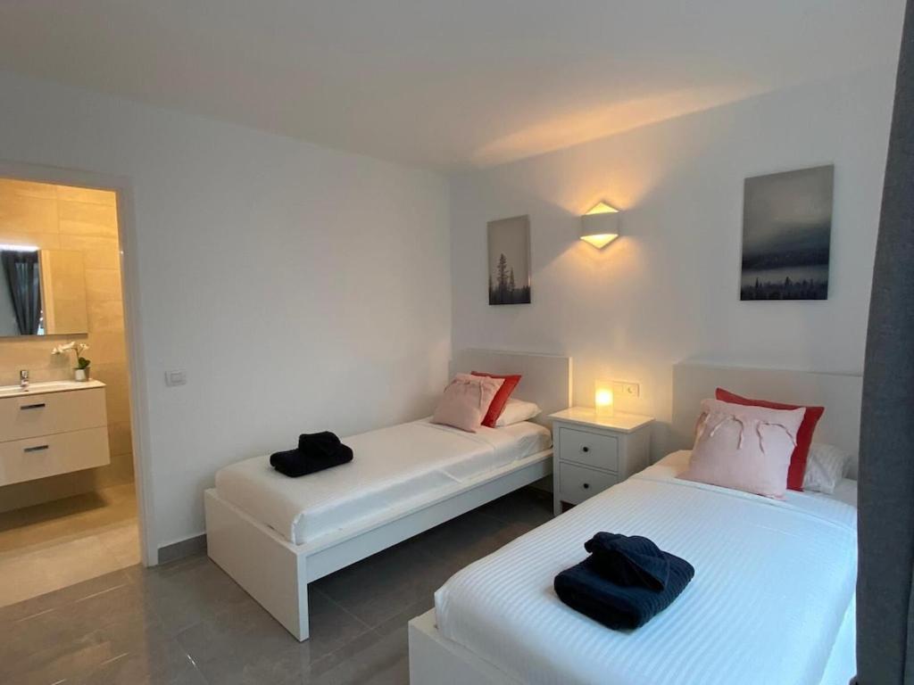 Stunning 2 Bedroom 2 Bathroom 2 Minutes To Apartment Puerto del Carmen (Lanzarote)