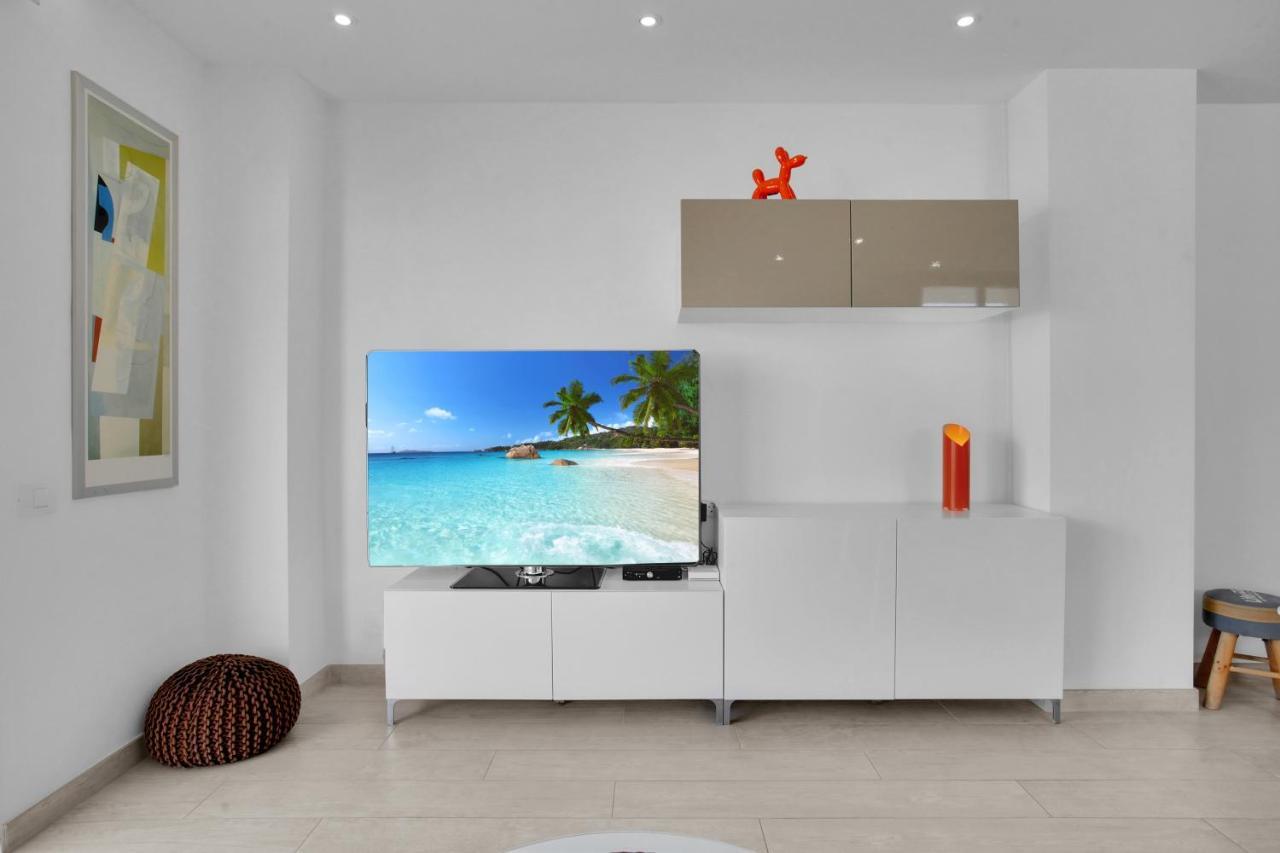Apartamento Stunning Holidays, Large Terrace On The Sea