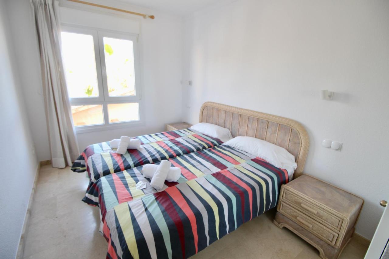 Atico Con Piscina Privada En Primera Linea