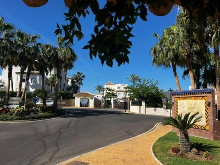 Ruim Appartement, Zonnig Terras, Alhaurin Golf! Apartment