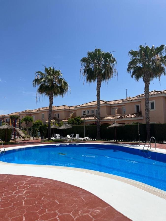 House Sleeps 6, Large Pool Walk To *