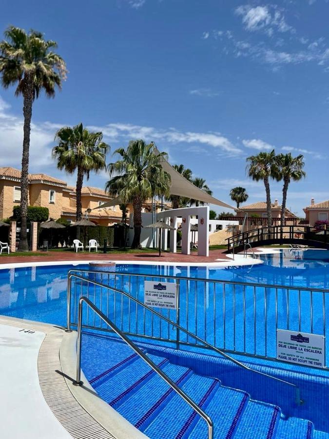 House Sleeps 6, Large Pool Walk To Vera