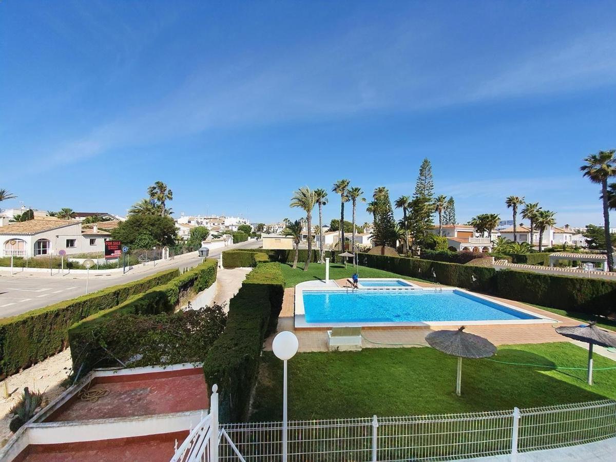 - - - - - Front Line - - - - - Primera Línea - - - - - In Apartahotel Playa Flamenca
